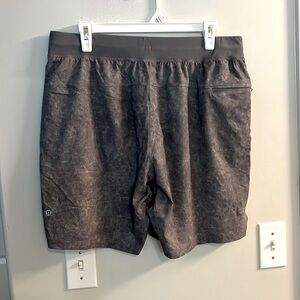 Lululemon men’s THE short 7” linerless size Large